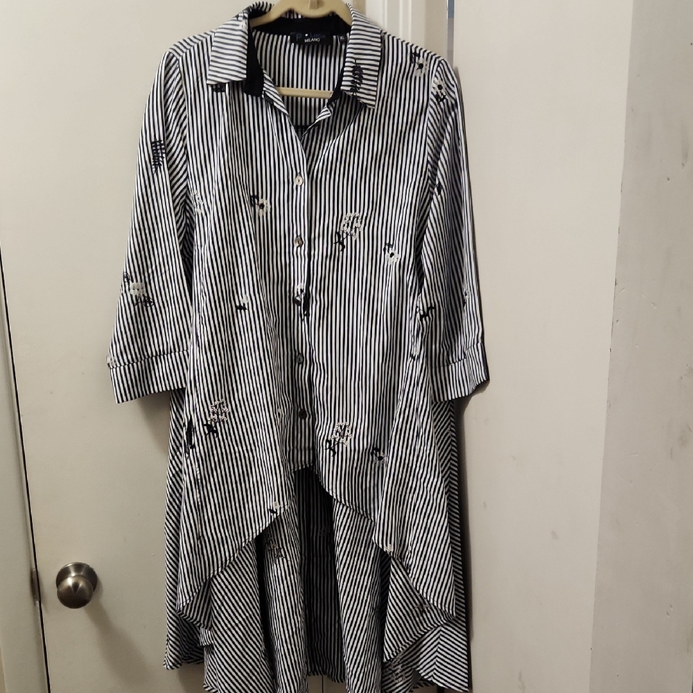 LauRie Black & White Striped High-Low Button Front Blouse